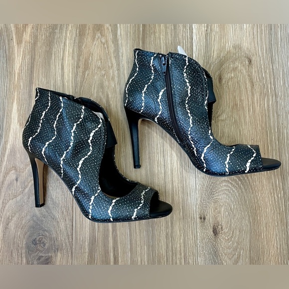 NEW Gianni Bini Leather Black Snake Print High Heel Stilettos Size 11 - Picture 3 of 5